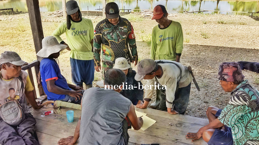 Babinsa Skanto Perkuat Kemanunggalan TNI–Rakyat melalui Pendampingan Petani Padi