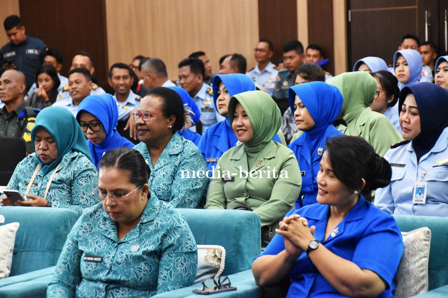 Ketua Persit KCK Cabang XVIII Kodim 1707/Merauke Ikuti Ceramah Kesehatan Dalam Rangka HUT ke-69 Pia