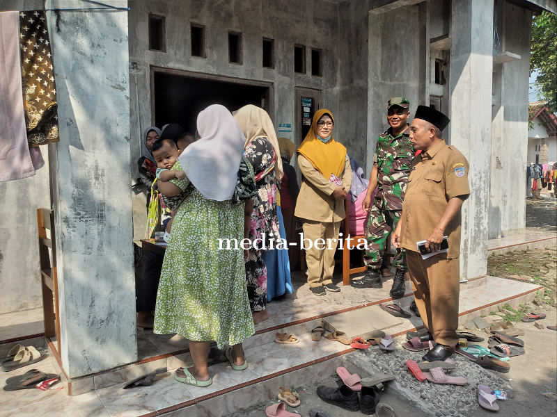 Dukung Program Pemerintah, Babinsa Talang Monitoring Pelaksanaan Posyandu