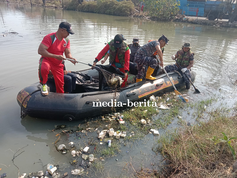 Dandim Tegal Berikan Santunan Kepada Anak Yatim Piatu Dan Tukang Becak
