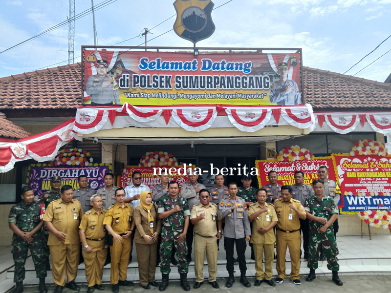 Danramil Bersama Camat Sumurpanggang Berikan Ucapan Selamat HUT Bhayangkara Ke -78 Kepada Polsek Sum