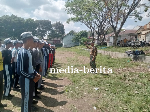 Babinsa Koramil Bumijawa Latih Paskibra Tingkat Kecamatan